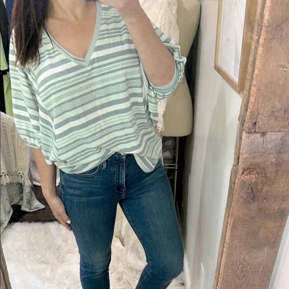 LuLaRoe Green and White Striped Dolman Sleeve Blouse size medium oversized - Picture 2 of 6